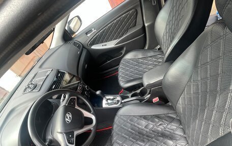 Hyundai Solaris II рестайлинг, 2013 год, 900 000 рублей, 15 фотография