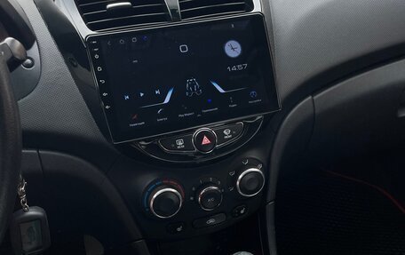 Hyundai Solaris II рестайлинг, 2013 год, 900 000 рублей, 21 фотография