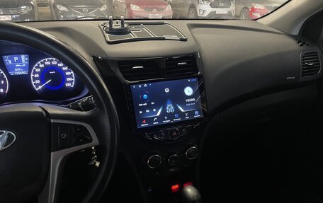 Hyundai Solaris II рестайлинг, 2013 год, 900 000 рублей, 22 фотография