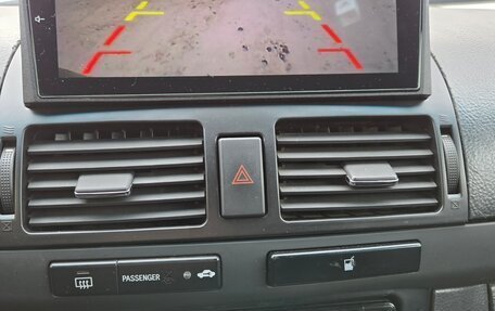 Toyota Avensis III рестайлинг, 2005 год, 699 000 рублей, 13 фотография