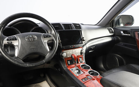 Toyota Highlander III, 2011 год, 2 499 000 рублей, 10 фотография