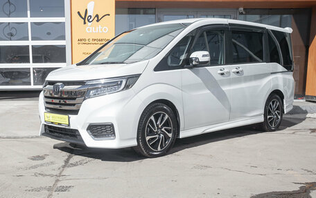 Honda Stepwgn IV, 2018 год, 2 348 000 рублей, 2 фотография