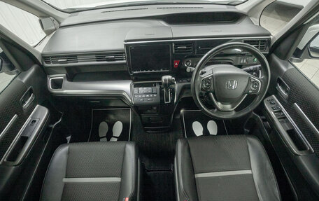 Honda Stepwgn IV, 2018 год, 2 348 000 рублей, 17 фотография