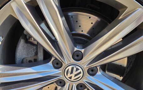 Volkswagen Tiguan II, 2018 год, 3 600 000 рублей, 13 фотография