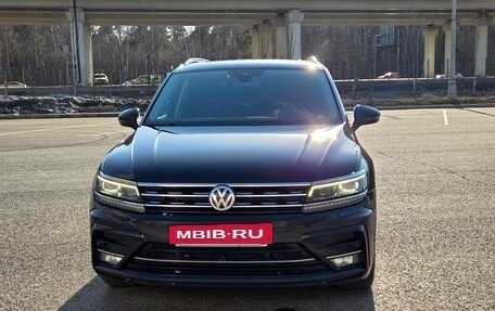 Volkswagen Tiguan II, 2018 год, 3 600 000 рублей, 2 фотография