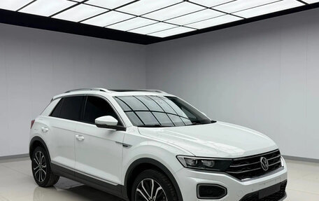 Volkswagen T-Roc I, 2022 год, 1 550 040 рублей, 3 фотография