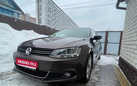 Volkswagen Jetta VI, 2014 год, 1 030 000 рублей, 3 фотография