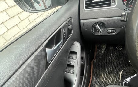 Volkswagen Jetta VI, 2014 год, 1 030 000 рублей, 20 фотография