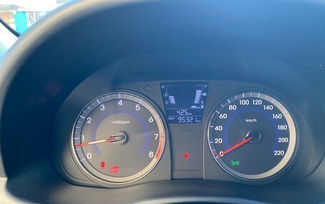 Hyundai Solaris II рестайлинг, 2011 год, 950 000 рублей, 13 фотография