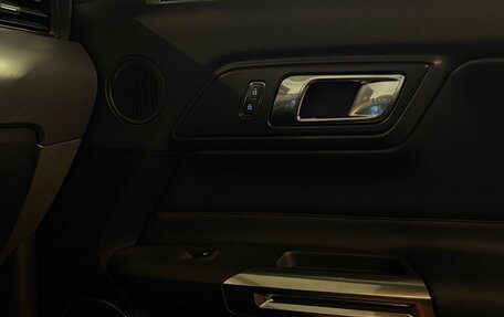 Ford Mustang VI рестайлинг, 2018 год, 3 150 000 рублей, 26 фотография