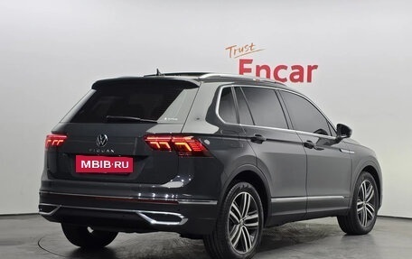 Volkswagen Tiguan II, 2023 год, 2 800 040 рублей, 2 фотография
