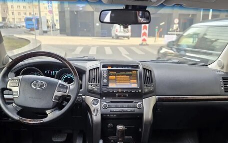 Toyota Land Cruiser 200, 2011 год, 2 700 000 рублей, 10 фотография