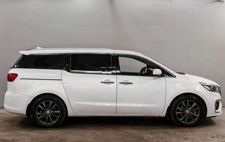 KIA Carnival III, 2018 год, 2 513 000 рублей, 4 фотография
