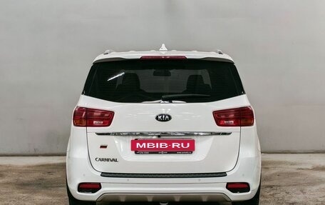 KIA Carnival III, 2018 год, 2 513 000 рублей, 6 фотография