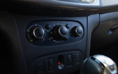 Renault Logan II, 2015 год, 895 000 рублей, 26 фотография