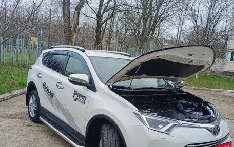 Toyota RAV4, 2015 год, 2 050 000 рублей, 2 фотография