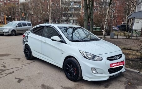 Hyundai Solaris II рестайлинг, 2012 год, 800 000 рублей, 2 фотография