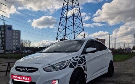 Hyundai Solaris II рестайлинг, 2012 год, 800 000 рублей, 5 фотография