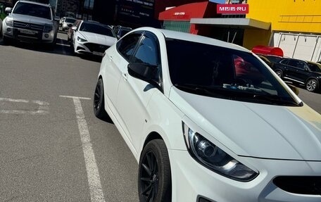 Hyundai Solaris II рестайлинг, 2012 год, 800 000 рублей, 7 фотография