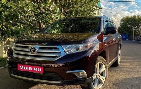 Toyota Highlander III, 2012 год, 2 449 000 рублей, 1 фотография