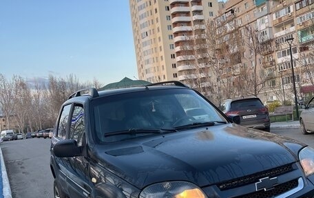 Chevrolet Niva I рестайлинг, 2010 год, 490 000 рублей, 3 фотография