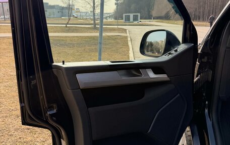 Volkswagen Multivan T6 рестайлинг, 2016 год, 4 000 000 рублей, 6 фотография