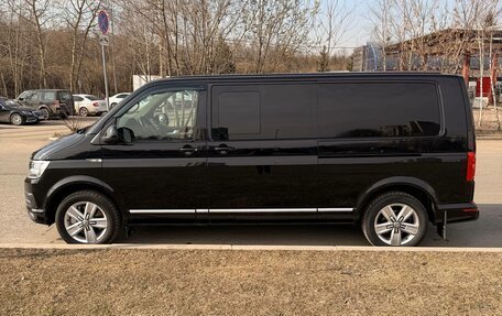 Volkswagen Multivan T6 рестайлинг, 2016 год, 4 000 000 рублей, 2 фотография