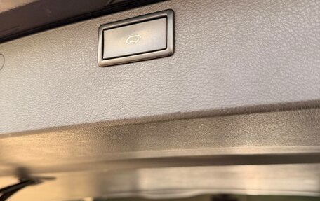 Volkswagen Multivan T6 рестайлинг, 2016 год, 4 000 000 рублей, 17 фотография