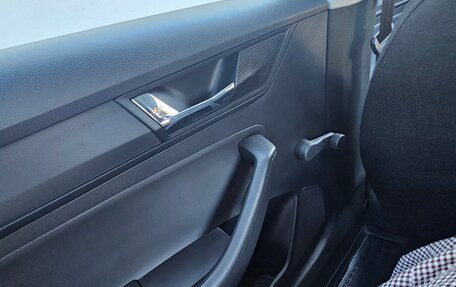 Skoda Rapid I, 2017 год, 1 000 000 рублей, 12 фотография