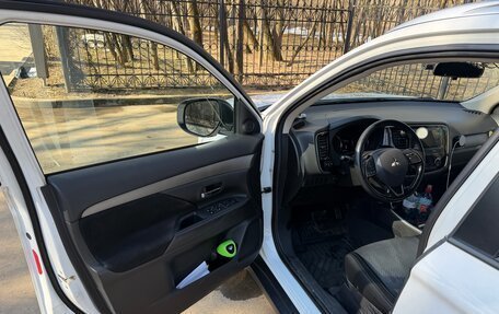 Mitsubishi Outlander III рестайлинг 3, 2018 год, 2 300 000 рублей, 9 фотография