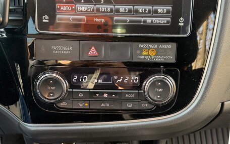 Mitsubishi Outlander III рестайлинг 3, 2018 год, 2 300 000 рублей, 6 фотография