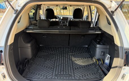 Mitsubishi Outlander III рестайлинг 3, 2018 год, 2 300 000 рублей, 16 фотография