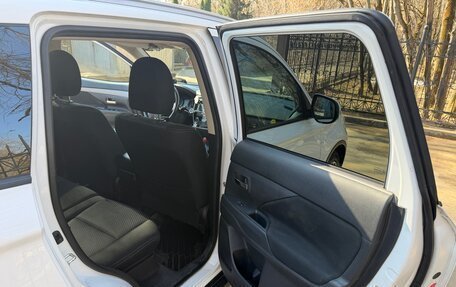 Mitsubishi Outlander III рестайлинг 3, 2018 год, 2 300 000 рублей, 13 фотография