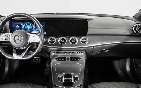 Mercedes-Benz E-Класс, 2018 год, 4 500 000 рублей, 8 фотография