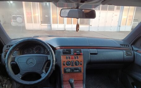 Mercedes-Benz E-Класс, 1997 год, 280 000 рублей, 8 фотография