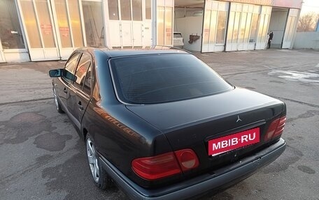Mercedes-Benz E-Класс, 1997 год, 280 000 рублей, 6 фотография