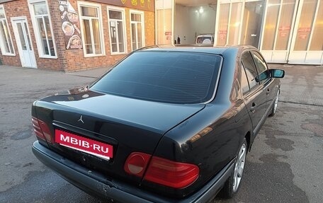 Mercedes-Benz E-Класс, 1997 год, 280 000 рублей, 4 фотография