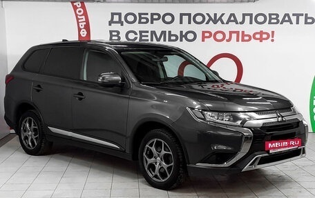 Mitsubishi Outlander III рестайлинг 3, 2018 год, 2 298 000 рублей, 3 фотография