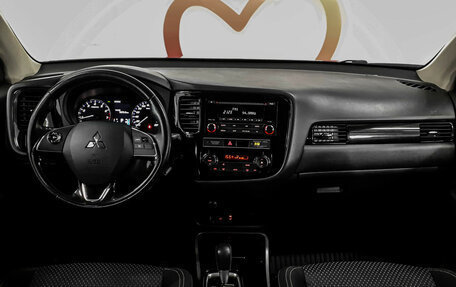 Mitsubishi Outlander III рестайлинг 3, 2018 год, 2 298 000 рублей, 8 фотография