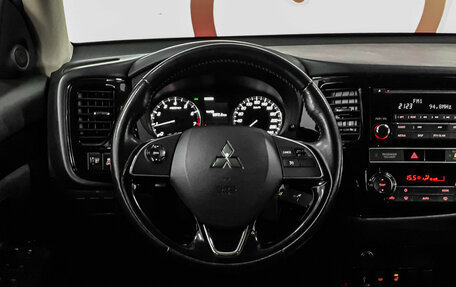 Mitsubishi Outlander III рестайлинг 3, 2018 год, 2 298 000 рублей, 11 фотография