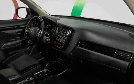 Mitsubishi Outlander III рестайлинг 3, 2018 год, 2 298 000 рублей, 9 фотография