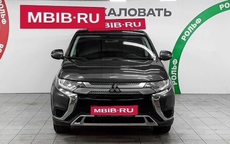 Mitsubishi Outlander III рестайлинг 3, 2018 год, 2 298 000 рублей, 2 фотография