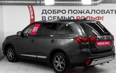 Mitsubishi Outlander III рестайлинг 3, 2018 год, 2 298 000 рублей, 6 фотография