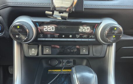 Toyota RAV4, 2020 год, 3 850 000 рублей, 15 фотография