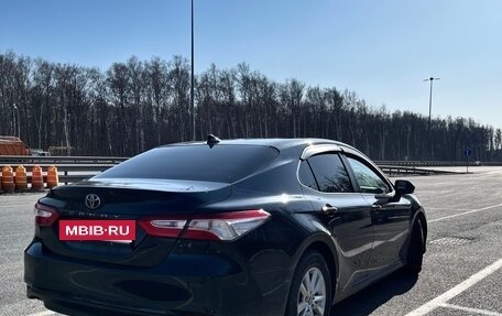 Toyota Camry, 2019 год, 2 300 000 рублей, 5 фотография