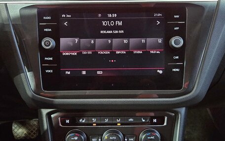 Volkswagen Tiguan II, 2018 год, 2 450 000 рублей, 11 фотография