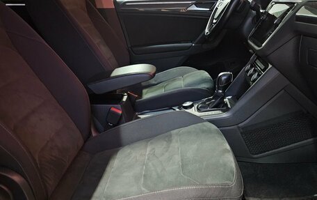 Volkswagen Tiguan II, 2018 год, 2 450 000 рублей, 13 фотография