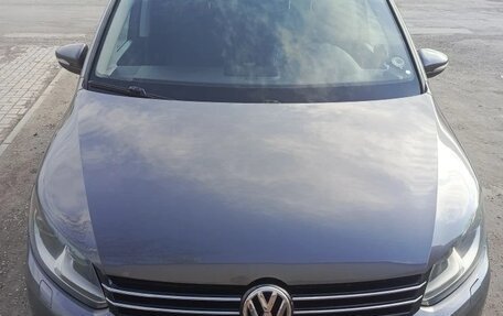 Volkswagen Touran III, 2011 год, 870 000 рублей, 1 фотография