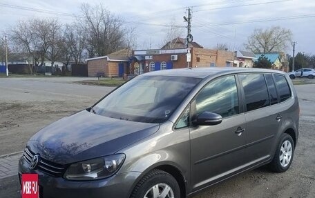 Volkswagen Touran III, 2011 год, 870 000 рублей, 2 фотография