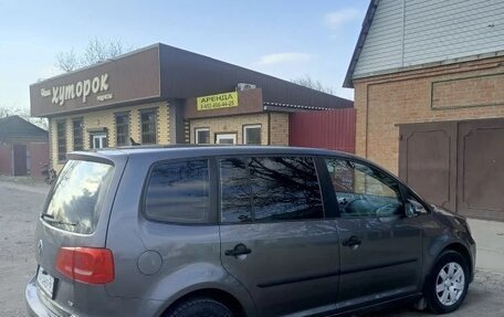 Volkswagen Touran III, 2011 год, 870 000 рублей, 4 фотография